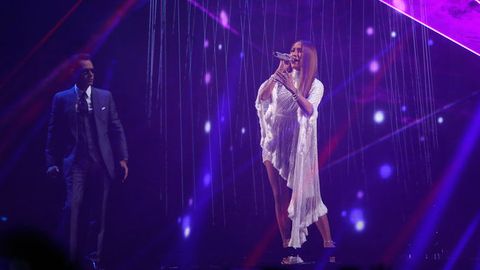 Женнифер Лопес Лас-Вегасдаги концерти чоғида саҳнада йиқилиб тушди (видео)