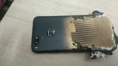 Xitoyda Xiaomi smartfoni uxlab yotgan egasining yonida portlab ketdi