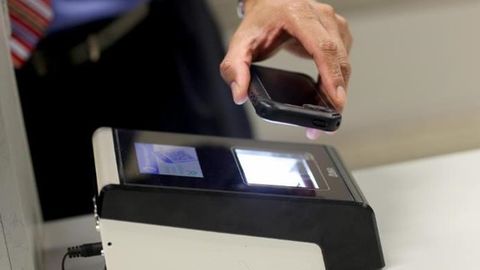 Янги Зеландияда божхонада телефонни кўрсатишдан бош тортганлик учун жарима жорий қилинди