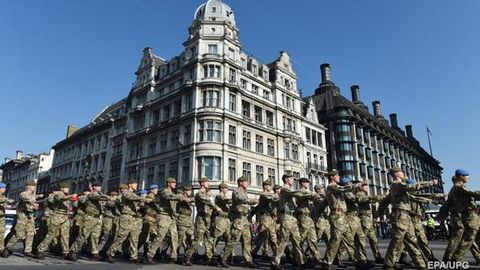 Buyuk Britaniyada ayollarga qurolli kuchlarning barcha sohalarida xizmat qilishga ruxsat berildi