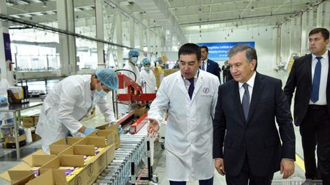 Prezident Shavkat Mirziyoyev “Amilov” qandolat mahsulotlari ishlab chiqarish fabrikasiga bordi
