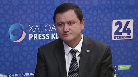 Шуҳрат Ғаниев Тошлоқ тумани ҳокимлиги раҳбариятига ҳайфсан берди