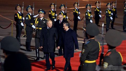 Rossiya prezidenti Toshkentda qanday kutib olindi (video)