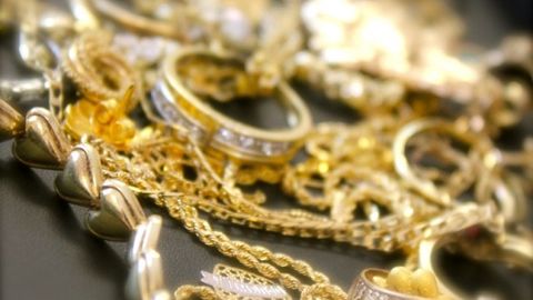 Olmazorda qariyb 36 mln so‘mlik tilla taqinchoqlarini o‘g‘irlatganini aytgan ayolning o‘zi bu ishni qilgani aniqlandi