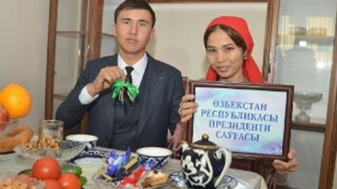 Тўйида Шавкат Мирзиёев иштирок этган ёш оилага янги уй совға қилинди