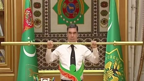 Turkmaniston prezidenti hukumat majlisida o‘zining shtanga ko‘tarish mahoratini namoyish etdi (video)