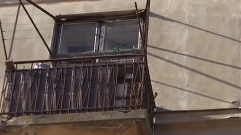 Россиялик аёл эрининг жасадини 7 кун шкаф орқасида сақлагани маълум бўлди