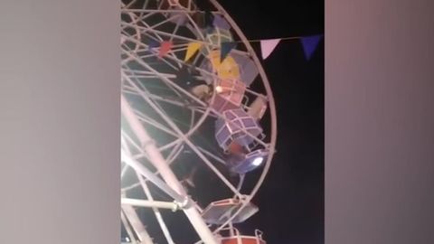 Indoneziyada charxpalak attraksionining kabinalari ag‘darilib ketdi (video)