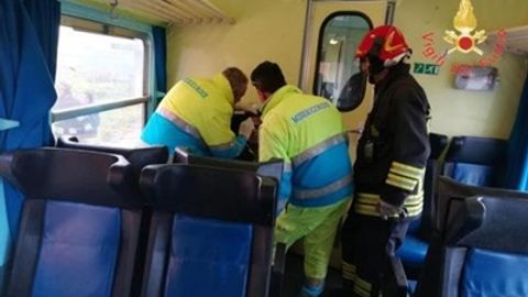 Italiyada poyezd tornado bilan to‘qnash keldi, jabrlanganlar bor