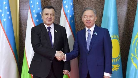 Ўзбекистон ва Қозоғистон парламентлари спикерлари ҳамкорлик тўғрисидаги меморандумни имзолади