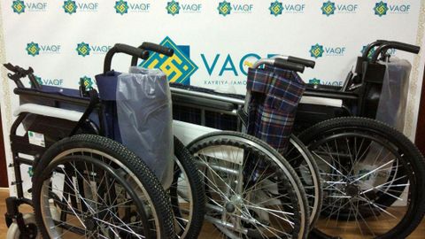 “Vaqf” fondi imkoniyati cheklangan bolalar maktab-internatiga qishki sport kostyumlari va anjomlarini sovg‘a qildi