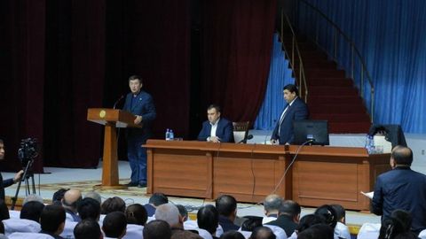 Самарқанд вилояти ҳокими тиббиёт ходимлари билан учрашди
