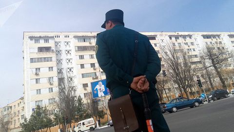 Termizda militsioner mast holda xizmat mashinasini boshqarayotib, YPX xodimini urib yubordi, u vafot etdi