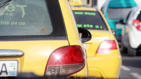 Toshkentda taksichi mashinada unutib qoldirilgan hamyonni egasining uyiga olib borib berdi