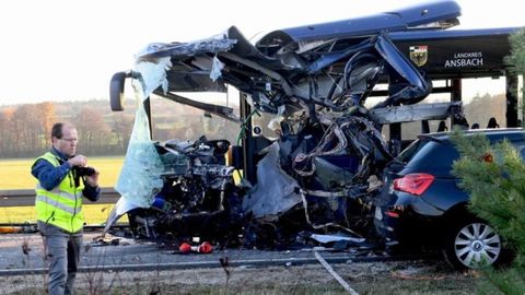 Germaniyada ikkita maktab avtobusi to‘qnashib ketdi, o‘nlab kishilar jabrlandi