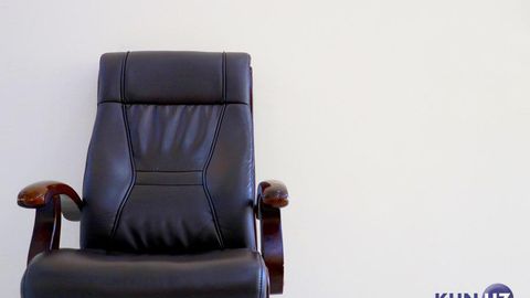 Rustam Xolmatov Toshkent viloyati hokimi o‘rinbosari etib tayinlandi. Islom Karimov uni 2013-yili qattiq tanqid qilib, Toshkent viloyati hokimi lavozimidan olgandi