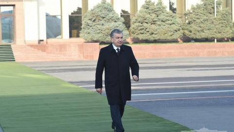 Шавкат Мирзиёев Қорақалпоғистонга жўнаб кетди
