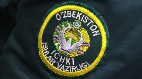 Samarqandda ayolni yechintirib, buni videoga olgan IIB xodimi ustidan sud davom etmoqda