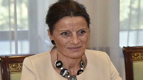 Франция элчиси Андижондаги сабзавот омборига ташриф буюрди