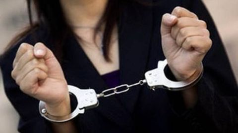 Сурхондарёлик аёл маҳалладошининг уйидан 26 млн сўм ва 500 доллар ўғирлади