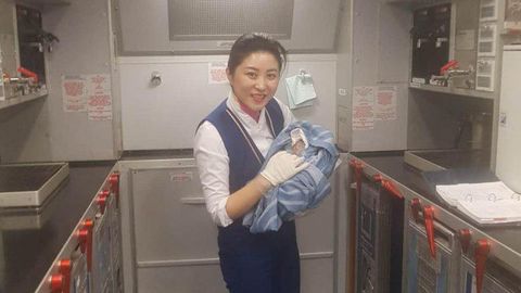 Пекиндан Тошкентга учаётган самолётда ўзбекистонлик аёл фарзанд кўрди