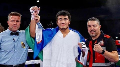 Санжар Турсунов проф рингдаги дебют жангида рақибини 2-раундда нокаутга учратди