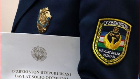 Andijonda qarzdorga tegishli Howo yuk mashinasi auksionda sotildi