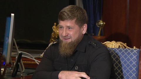 Ramzan Qodirov 4105 ta kuch mashqini bajargan 5 yoshli bolakayga Mercedes sovg‘a qildi