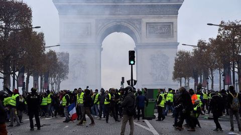 Fransiyada “sariq jiletlar” namoyishi oqibatida qurbonlar soni 6 nafarga yetdi