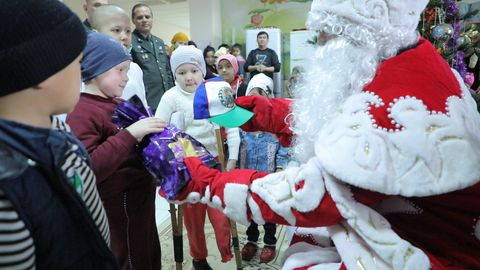 Harbiylar onkologiya va gematologiyada davolanayotgan bolajonlarga sovg‘alar ulashdi