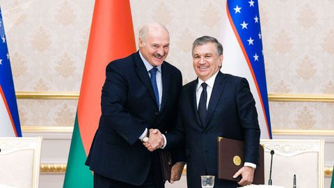 Belarus prezidenti Aleksandr Lukashenko Shavkat Mirziyoyevni Yangi yil bilan tabrikladi