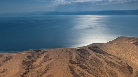 Saudiya Arabistonidagi futuristik shahar qurilishi xavf ostida