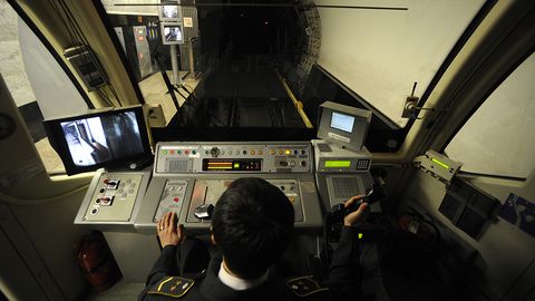 Moskvada maktab o‘quvchilari metroni haydab ketdi