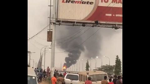 Nigeriyada benzin tashuvchi mashina portlashi oqibatida 20 dan ortiq kishi halok bo‘ldi