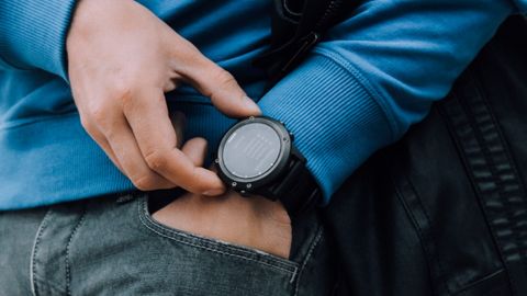 Angliyada jinoyatchi aybini isbotlashga GPS-soat yordam berdi