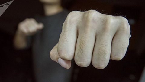 Peterburgda ishsiz o‘zbekistonlik erkak ayol kishini do‘pposladi