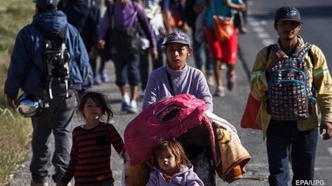 Америкалик чегарачилар мигрантларга қарши газ қўллади