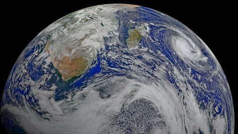 AQSh yo‘ldoshi yer orbitasida parchalanib ketdi