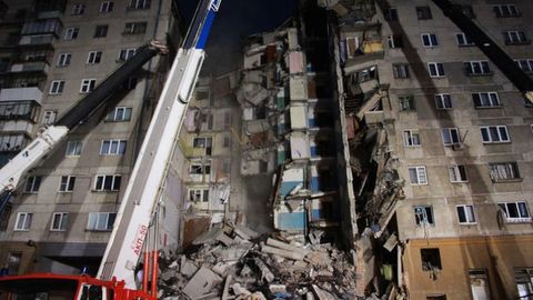 Magnitogorskdagi uy xarobalari ostidan qutqarib olingan chaqaloq Moskvaga evakuatsiya qilinadi