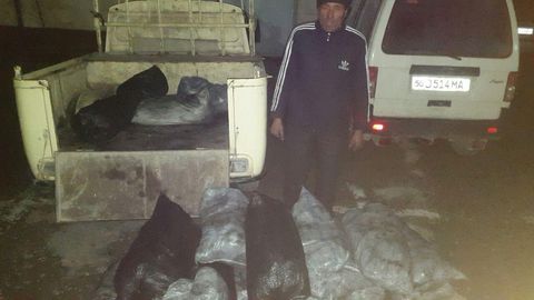 Namanganda maktabga ajratilgan ko‘mirni uyiga tashiyotgan xo‘jalik mudiri ushlandi