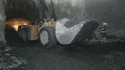 Olmaliq kon-metallurgiya kombinatiga qarashli kondan 814 kg ruda toshlarini o‘g‘irlagan shaxslar ushlandi