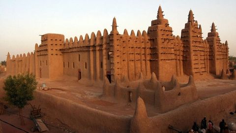 Тарихчилар яқин тарихдаги энг бой одам номини аниқлади