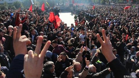 Минглаб албанияликлар ҳукуматга қарши норозилик намойишини уюштирди