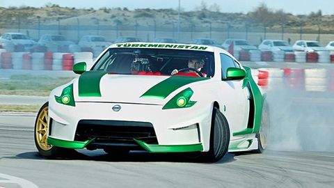 Gurbanguli Berdimuhamedov sport avtomobilida poygachilik mahoratini namoyish etdi (video)