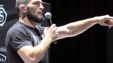 Habib Nurmagomedov quyoshni judayam yorqinligi, Putinni esa tuturiqsiz hazillari uchun tanqid qildi. “Erkaklar ovi” spektakli atrofida nimalar yuz berdi?