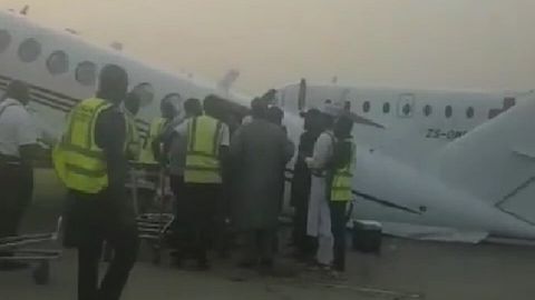 Nigeriyada samolyot pullar og‘irligi hisobiga cho‘kib qoldi (video)