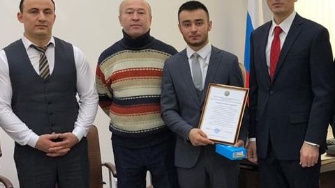 Ташқи ишлар вазири Магнитогорскда қаҳрамонлик кўрсатган ўзбек йигитига совға топширди