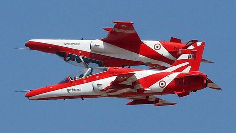 Hindistonda aviashouga tayyorgarlik ko‘rayotgan ikkita reaktiv samolyot to‘qnashib ketdi