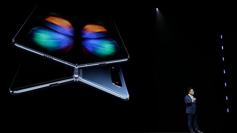 Buklanuvchan Samsung smartfonining narxi va qachon savdoga chiqarilishi ma’lum bo‘ldi