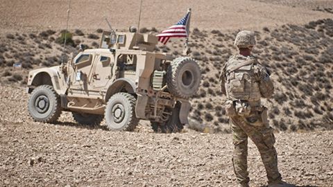 АҚШ Суриядан ҳарбий техникани олиб чиқишга киришди